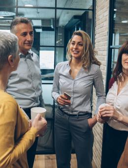 Entreprise libérée : discussion entre collègues