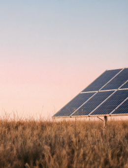 panneau photovoltaïque et champ agricole
